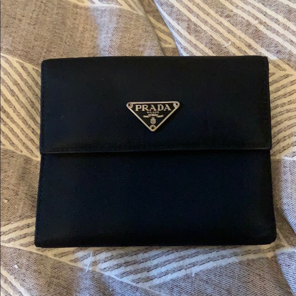 Prada wallet. Very good condition.